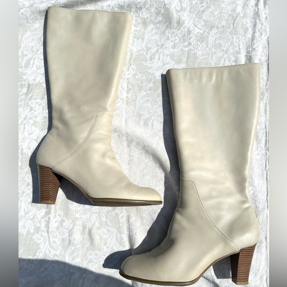 Beautiful new bone colored size 9 boots